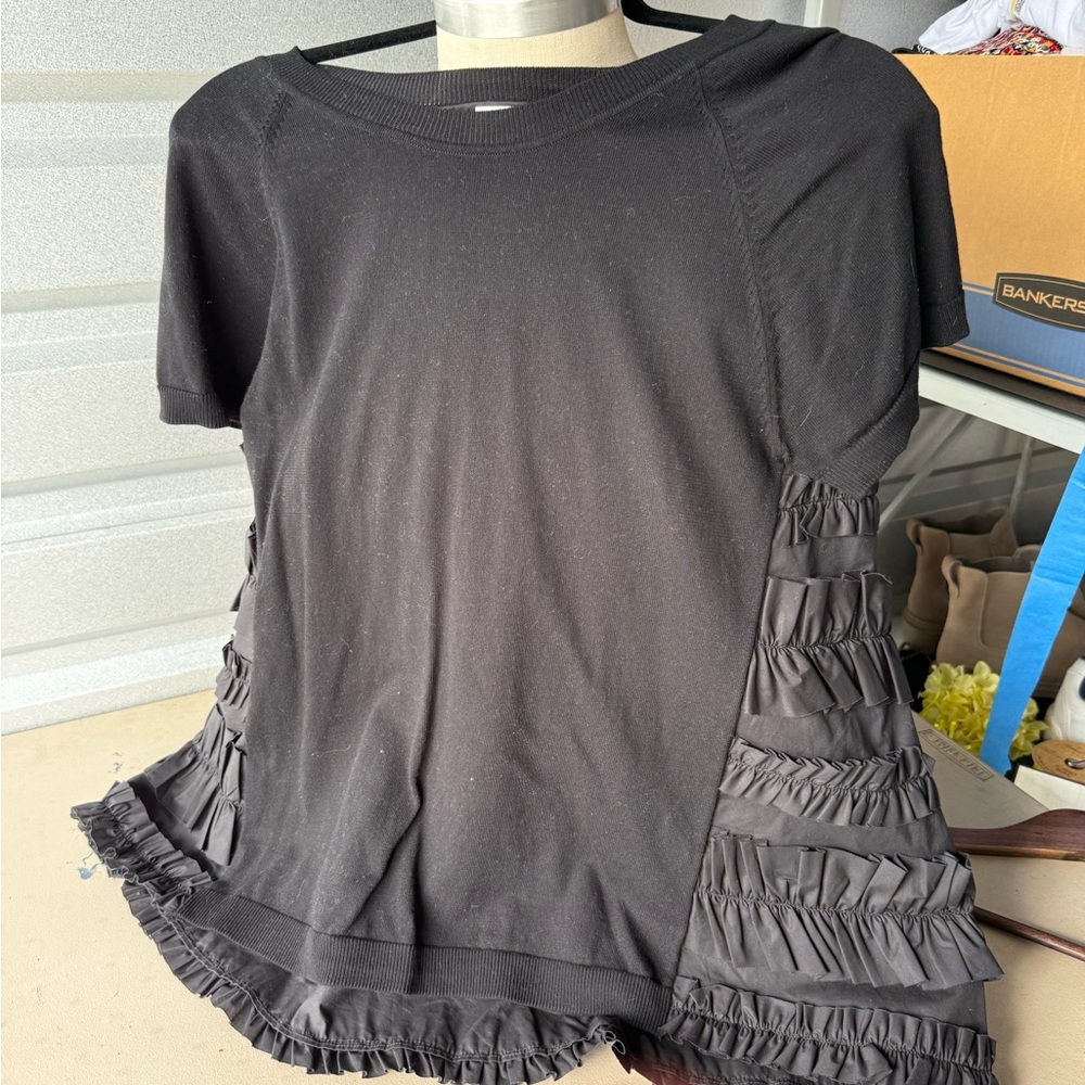 Chic Black Ruffled Short Sleeve Top
